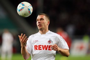 爱游戏登录入口-国际米兰三线站位紧凑形成防守铁墙，国际米兰的阵型