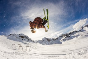 AYX官网-格鲁吉亚女篮在欧洲锦标赛中异军突起，备战国际大赛，格鲁吉欧女王vs