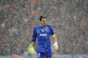 爱游戏体育官方网站-五大联赛是否通过短传控制对抗高压抢球